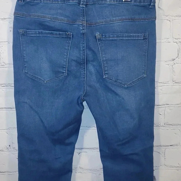 Refuge Jeans Womens Size 6 Denim 3 Button Closure High Waisted Skinny Leg - Picture 7 of 8